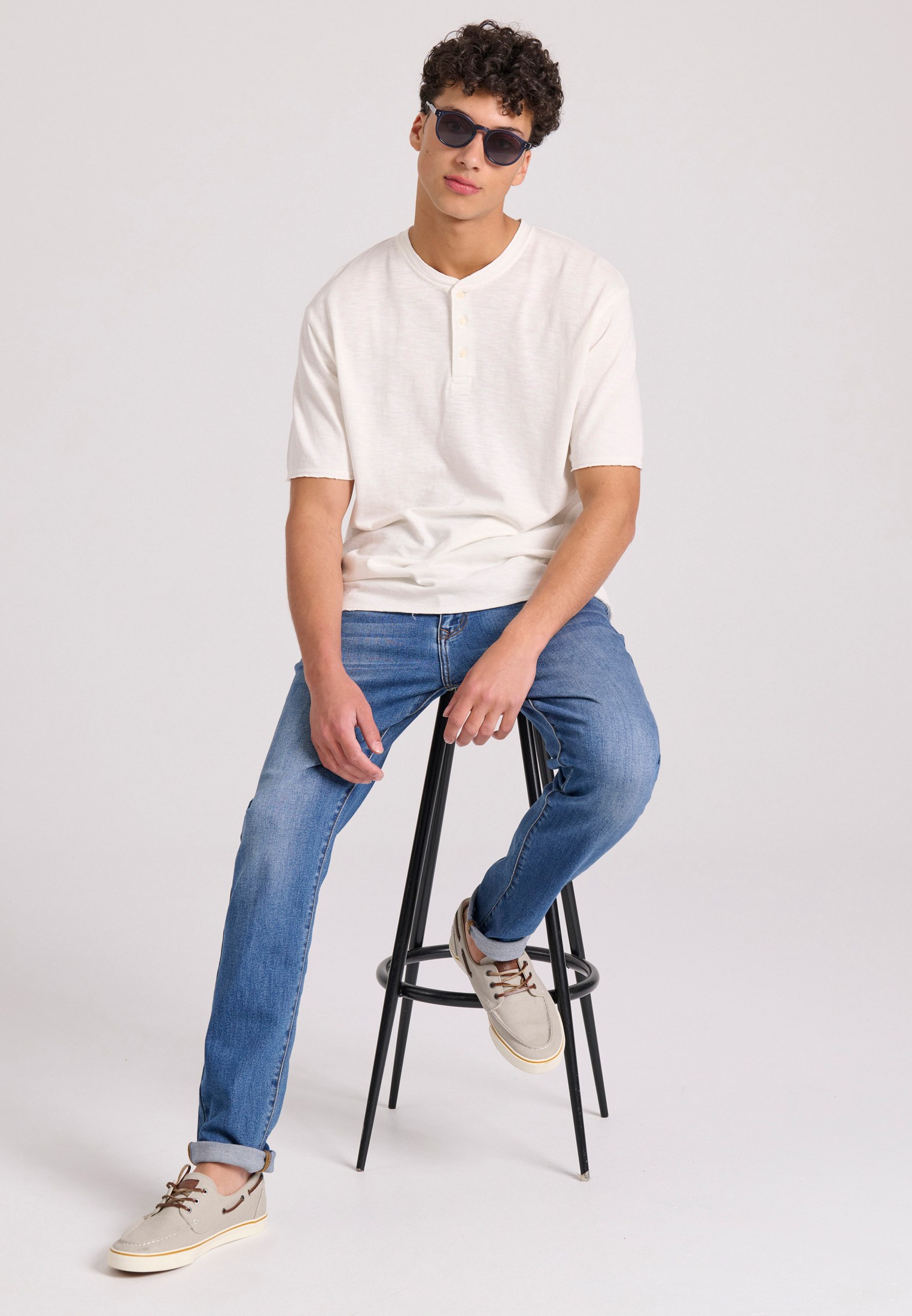 Slim tapered fit τζιν παντελόνι