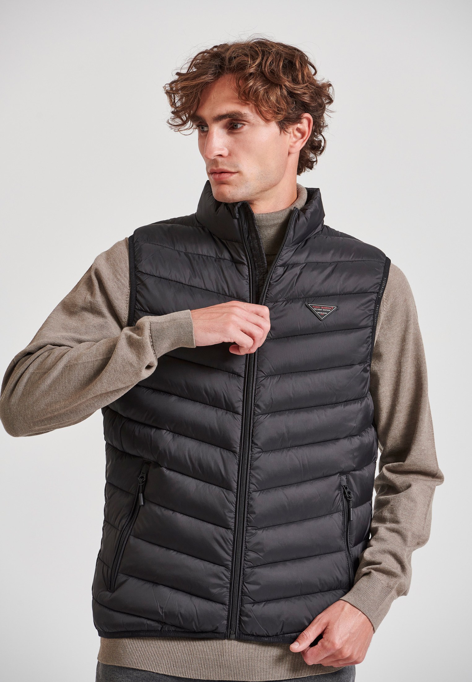 Ανδρικό αμάνικο καπιτονέ μπουφάν