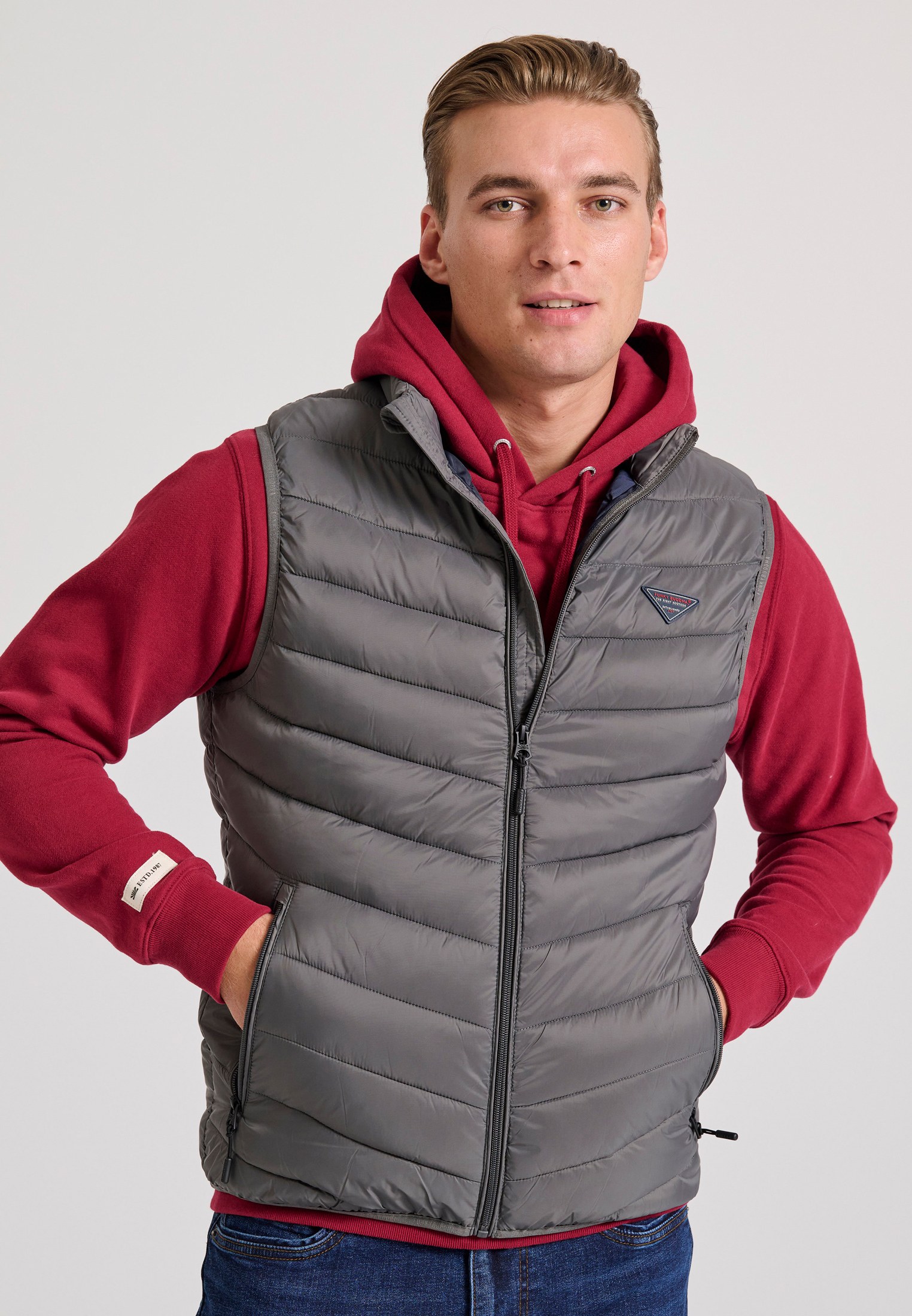 Ανδρικό αμάνικο καπιτονέ μπουφάν