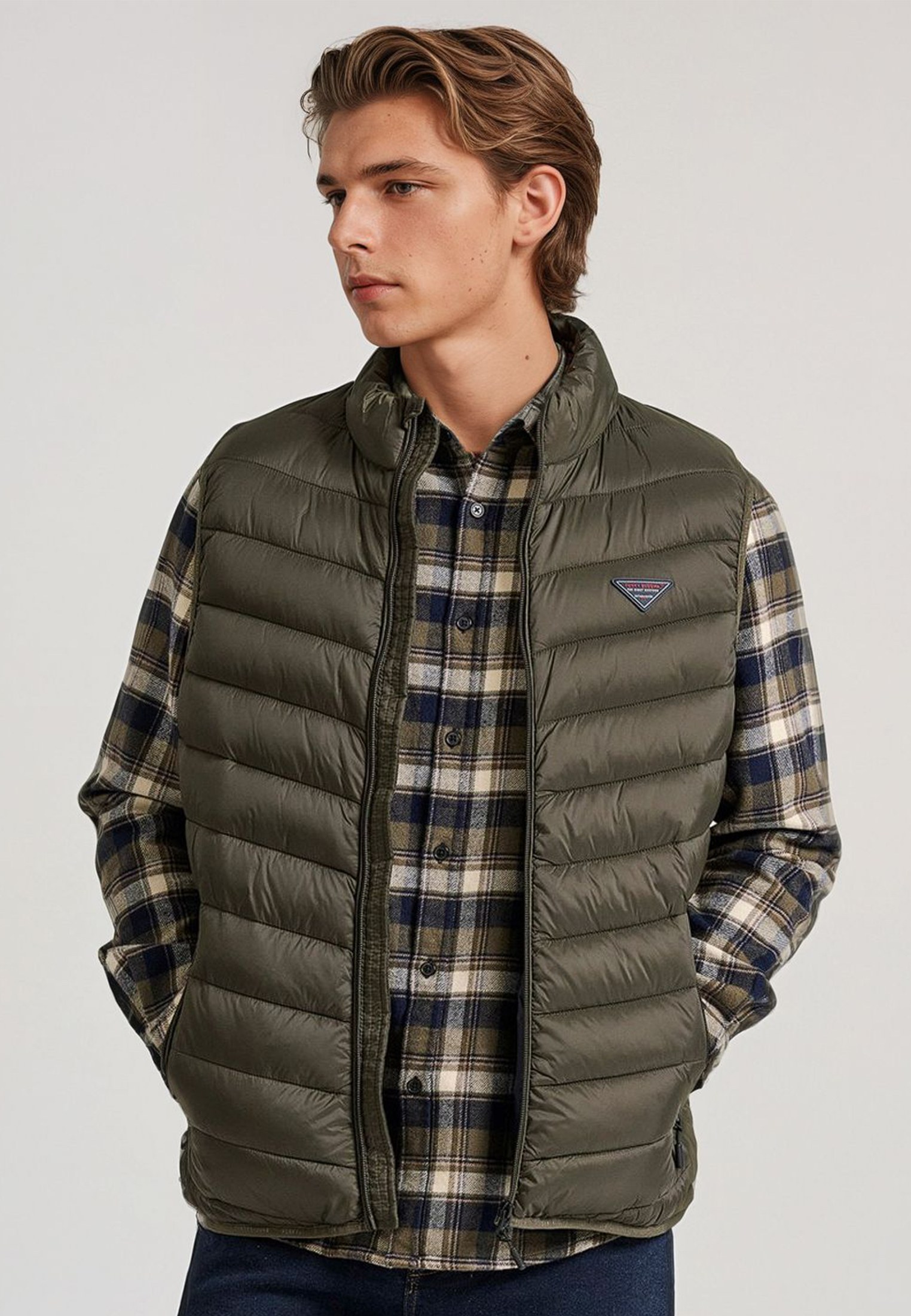 Ανδρικό αμάνικο καπιτονέ μπουφάν