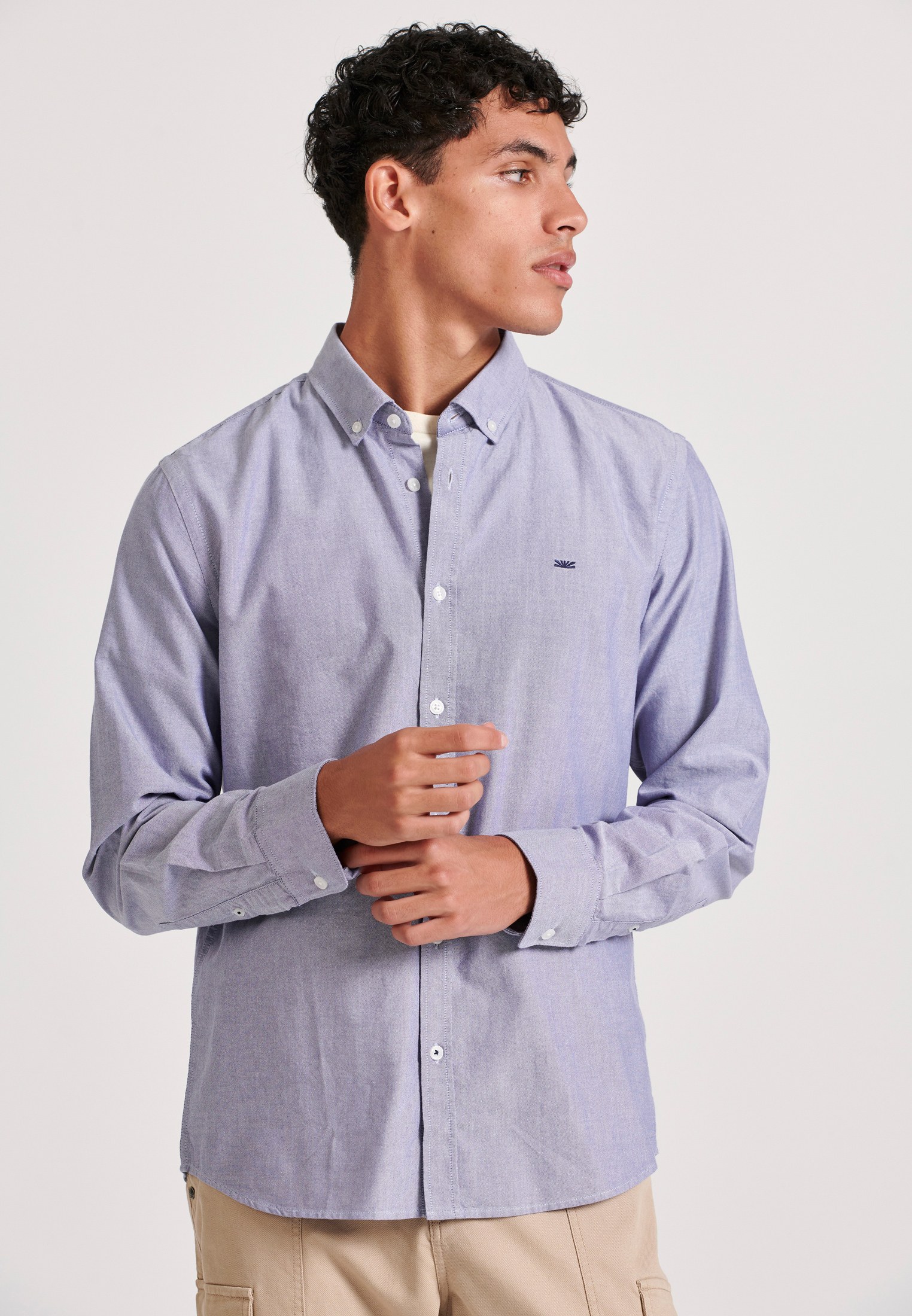 Ανδρικό πουκάμισο με κεντημένο logo - The essentials