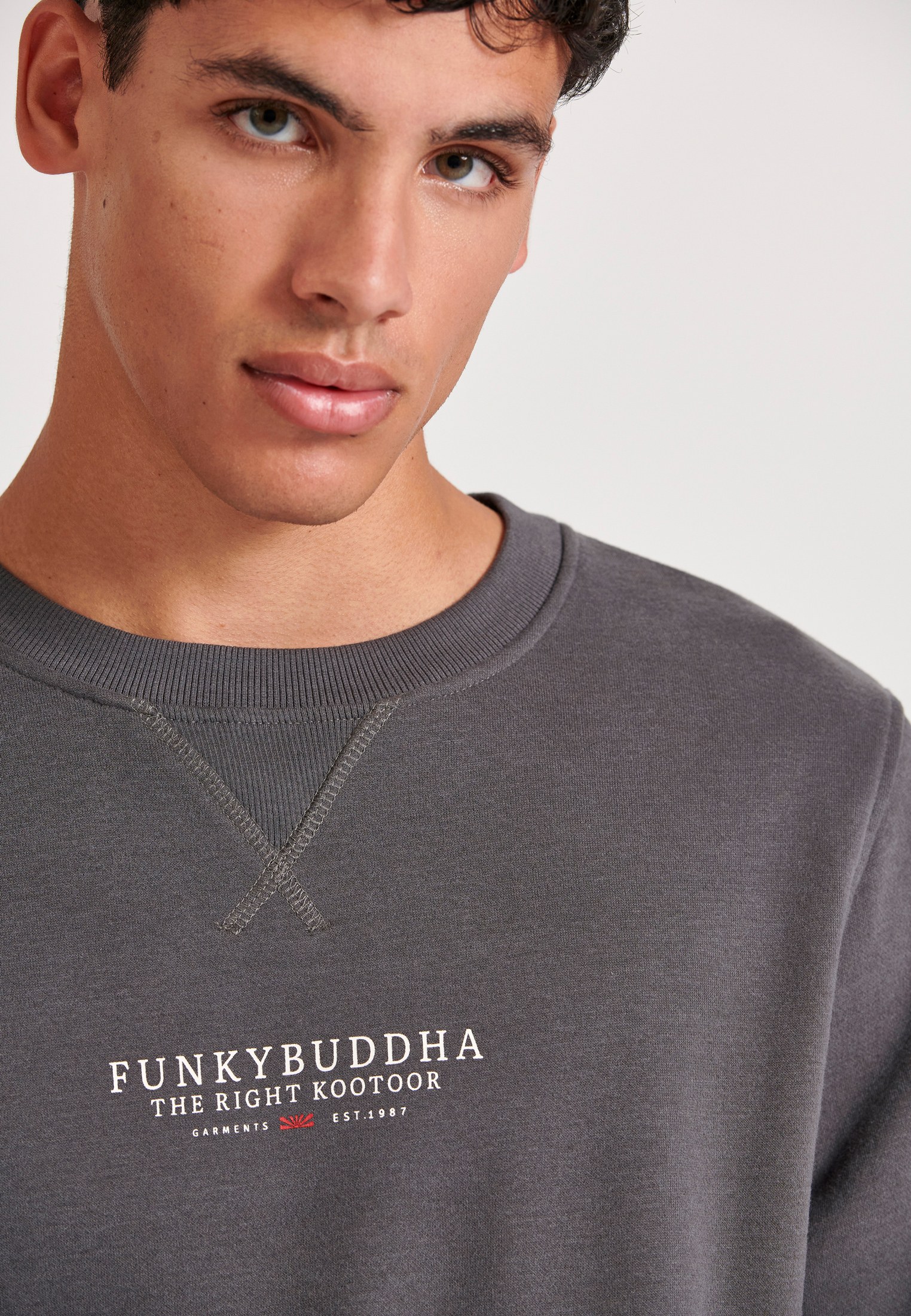 Ανδρικό φούτερ με τυπωμένο λογότυπο