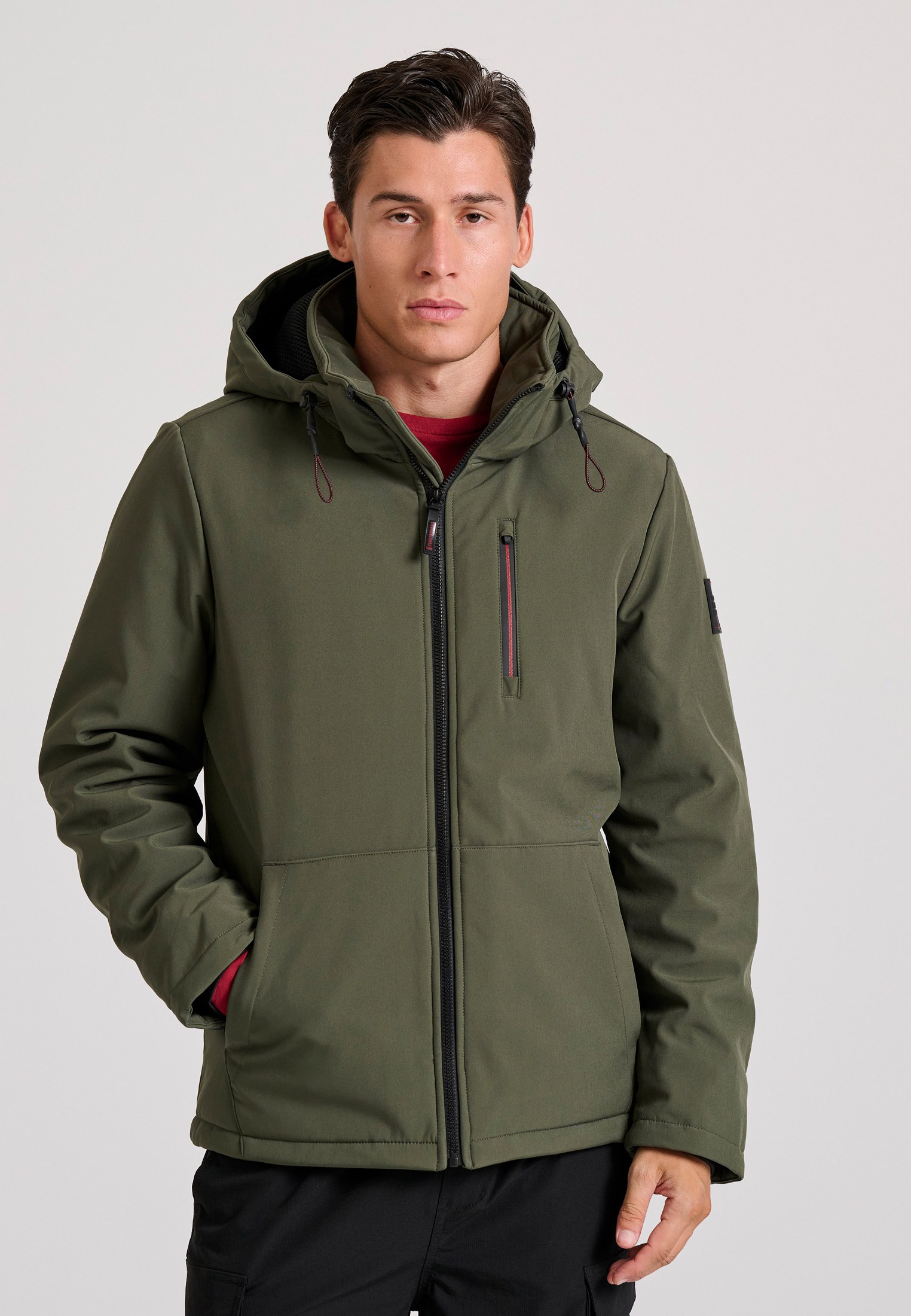 Softshell μπουφάν με ελαφριά επένδυση και κουκούλα