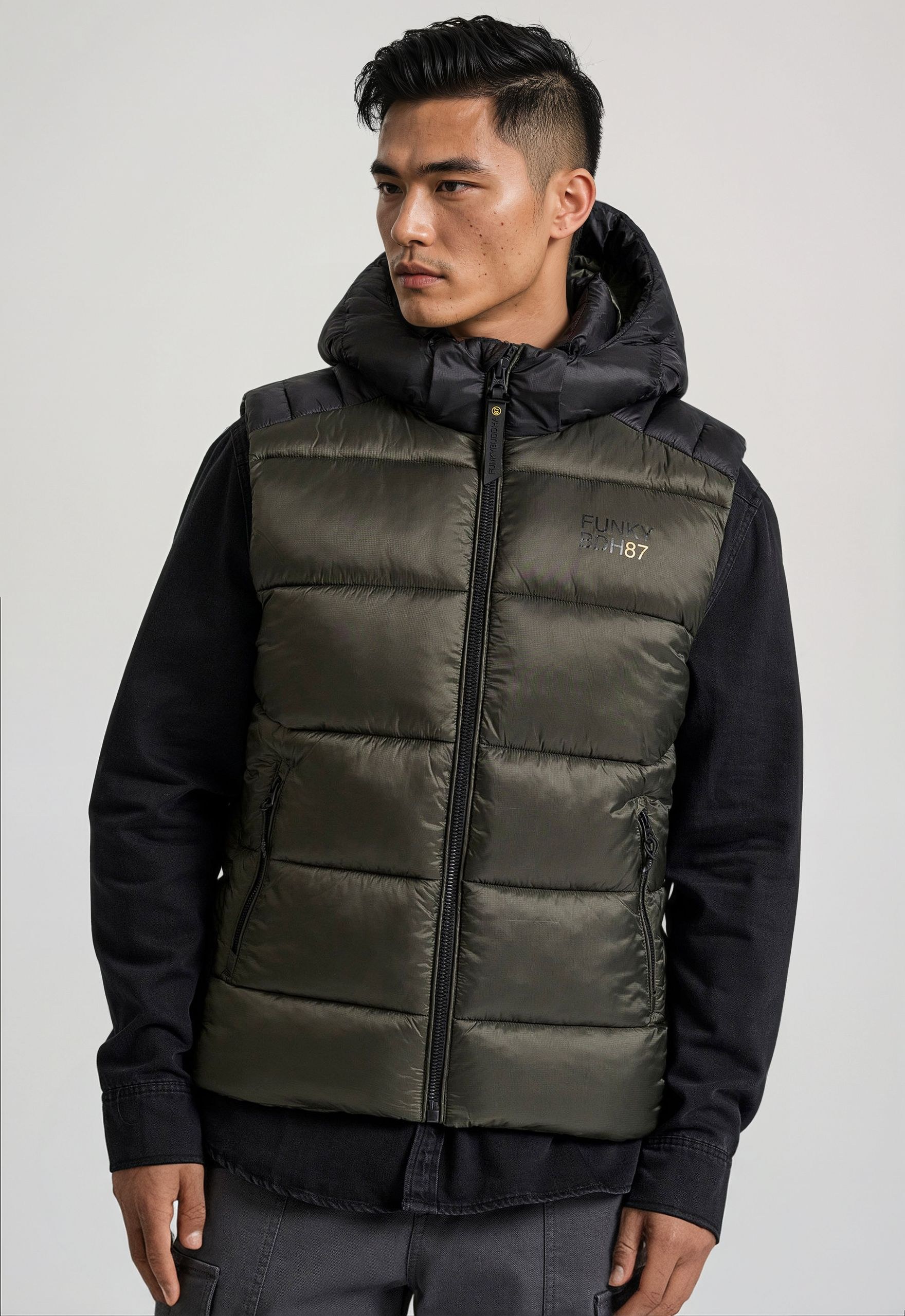 Αμάνικο καπιτονέ μπουφάν με αποσπώμενη κουκούλα