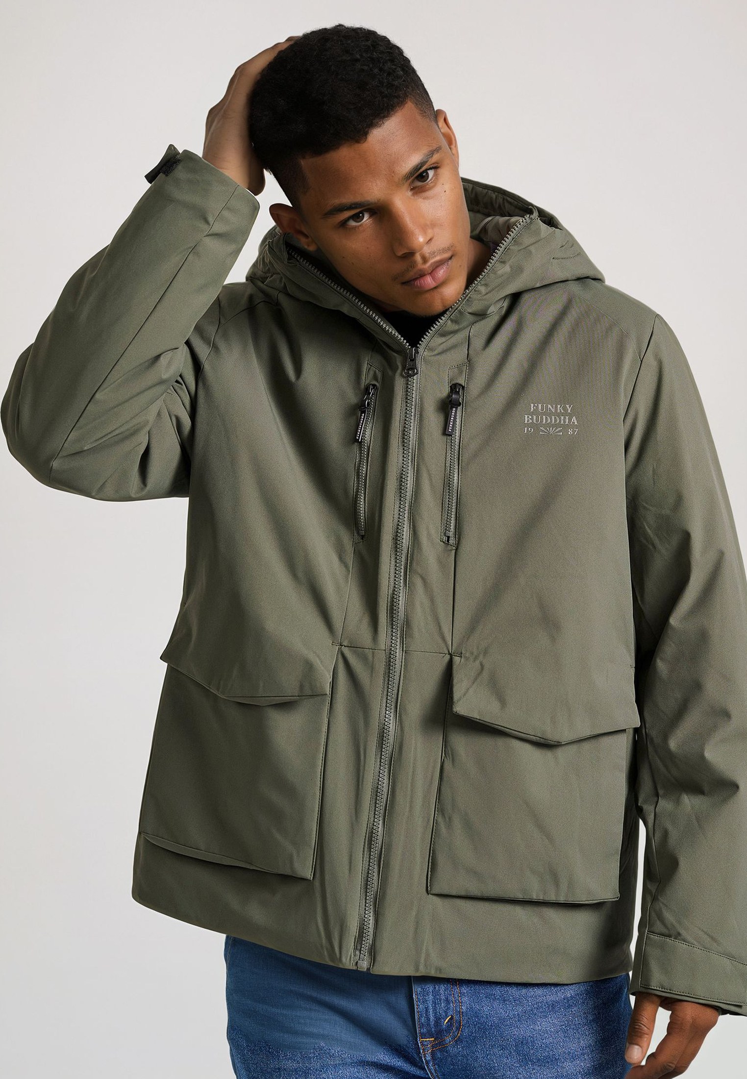 Ανδρικό casual μπουφάν με κουκούλα