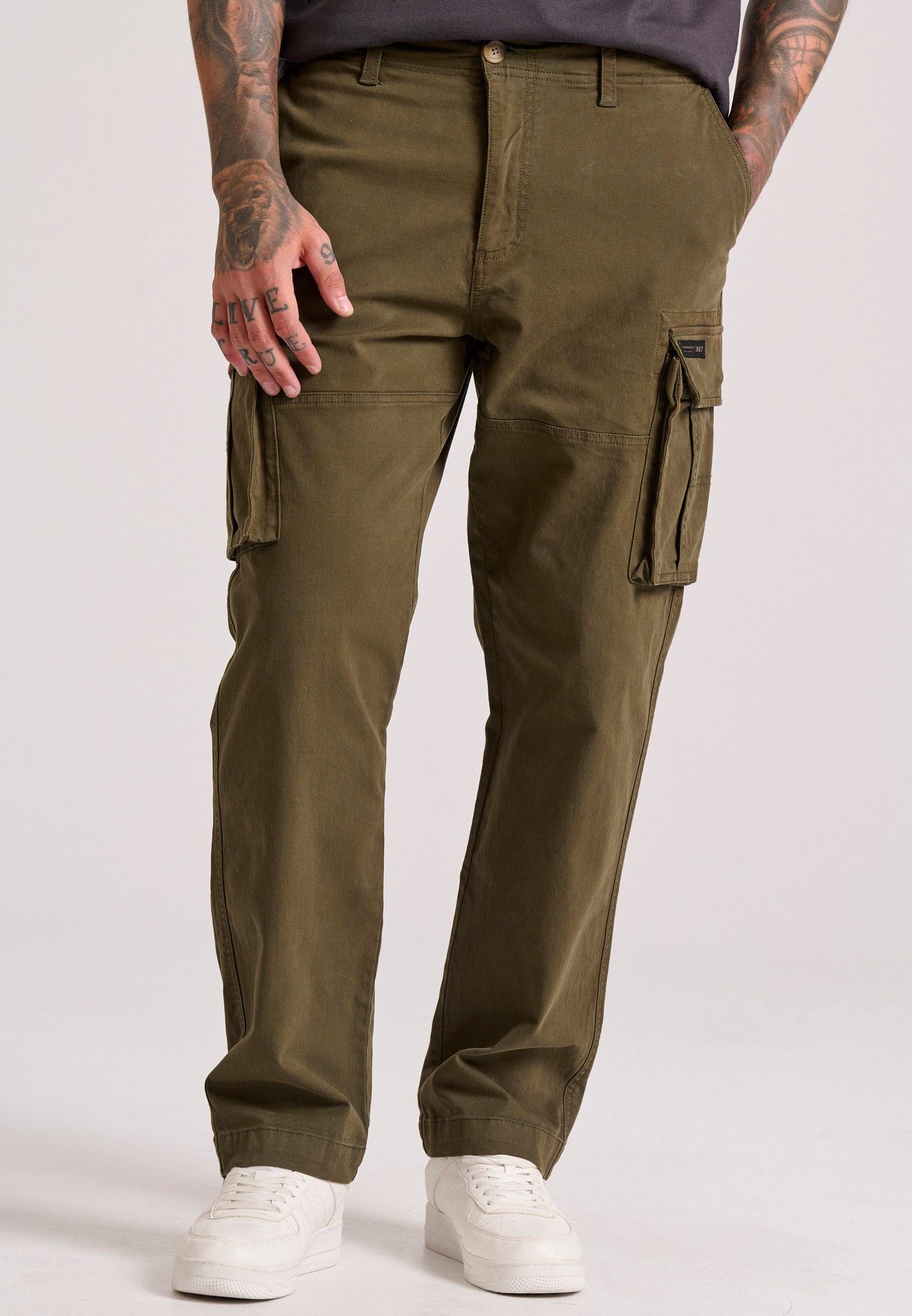 Loose fit cargo παντελόνι σε ζακάρ ύφανση