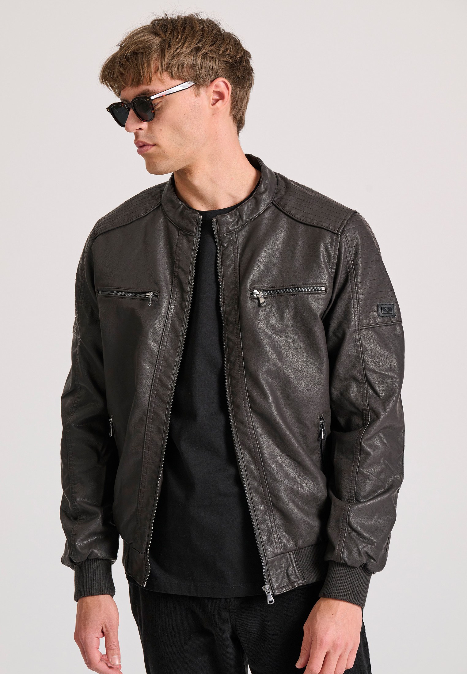 Biker μπουφάν από οικολογικό δέρμα με κουκούλα (PU)