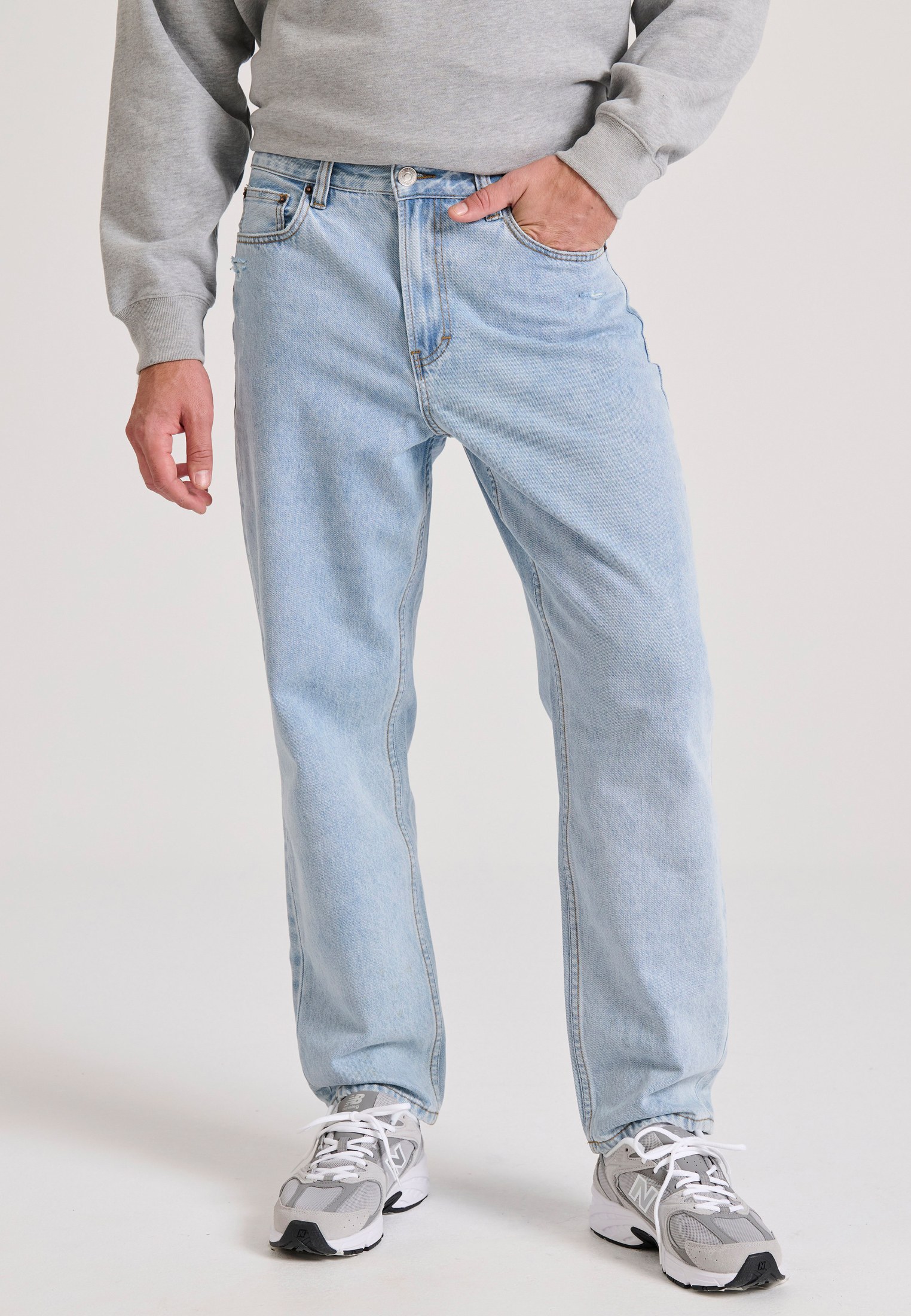 Loose fit τζιν παντελόνι με destroyed effects