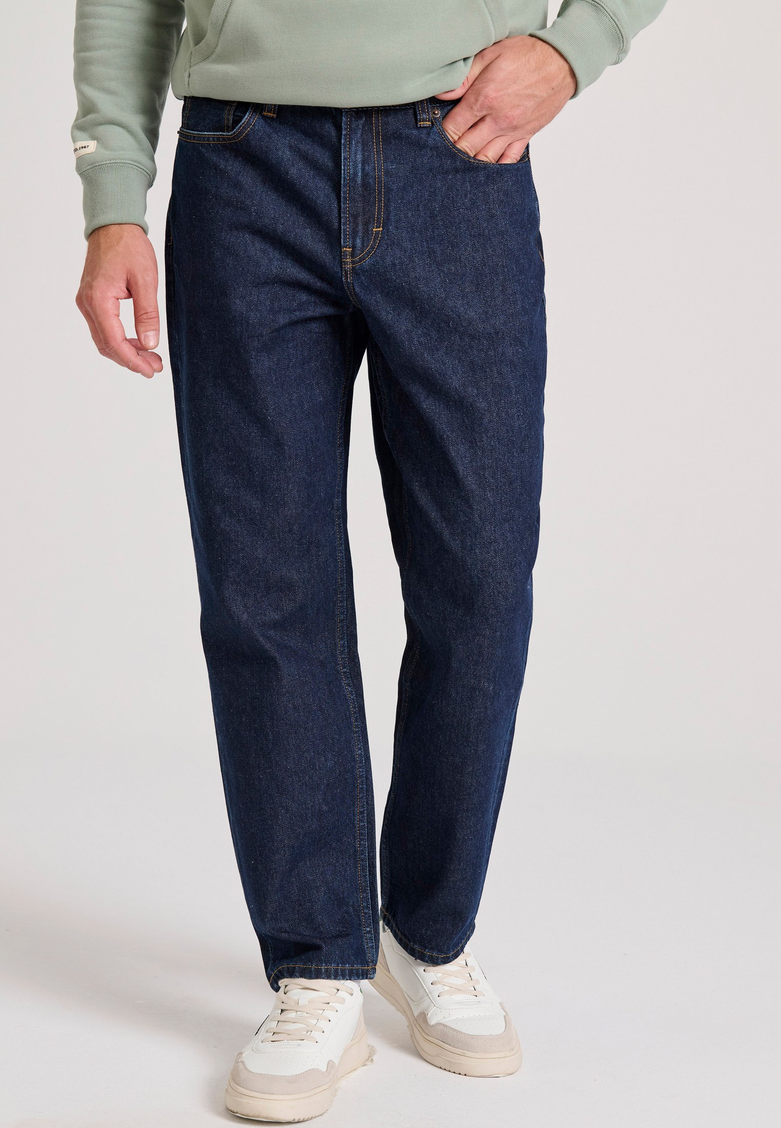 Loose fit τζιν παντελόνι με destroyed effects