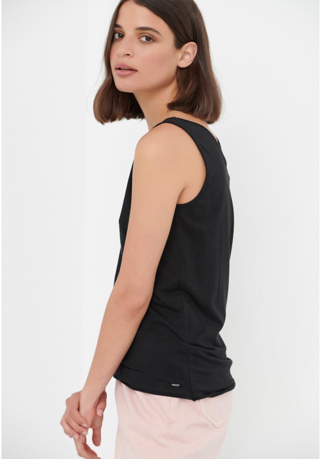 Sleeveless V-neck t-shirt