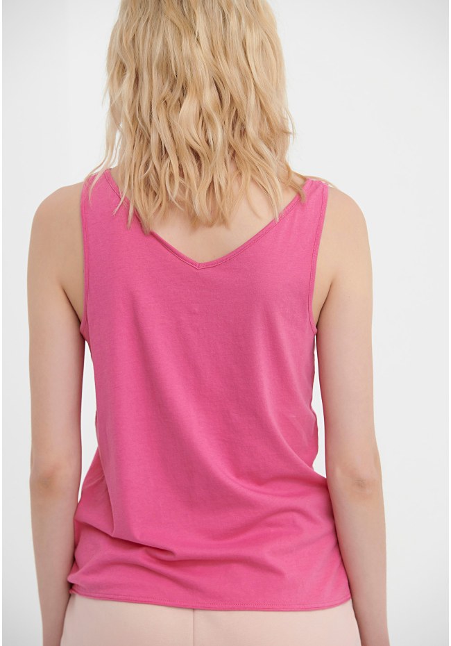 Sleeveless V-neck t-shirt