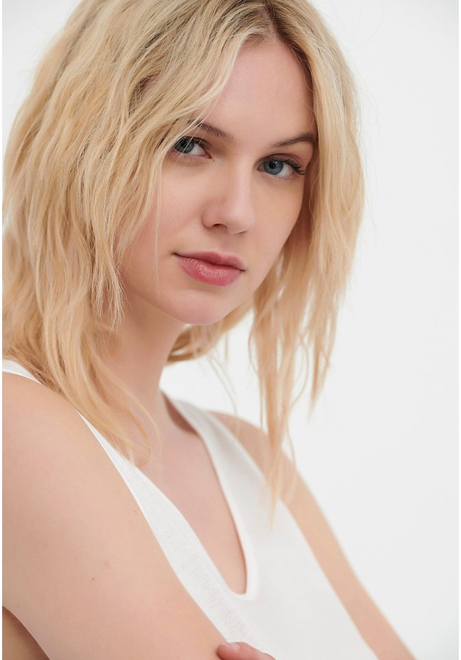 Sleeveless V-neck t-shirt