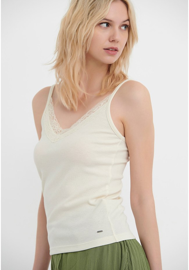 Ribbed tank top with lace details