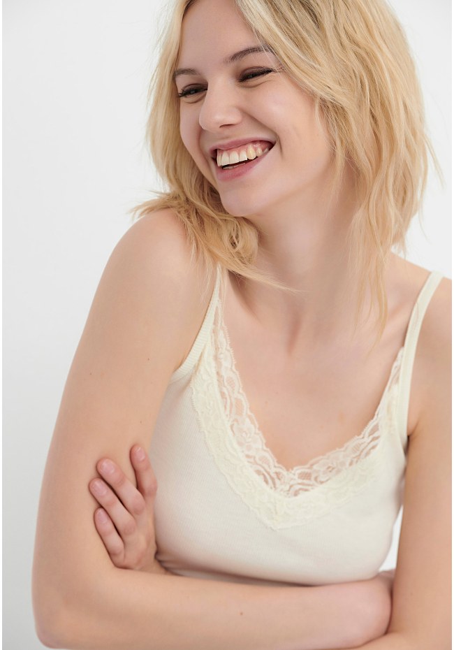 Ribbed tank top with lace details
