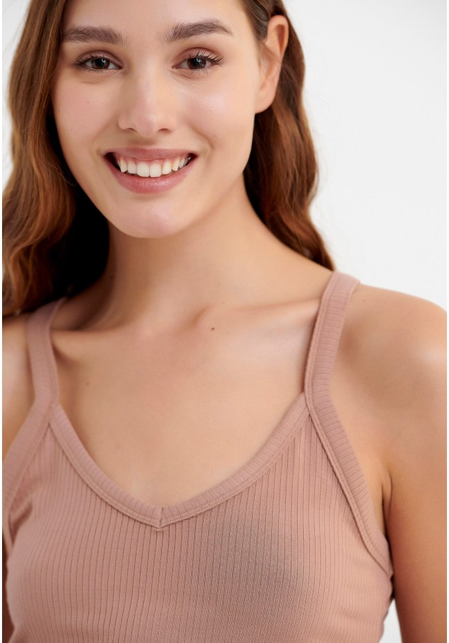 Sleeveless top with straps