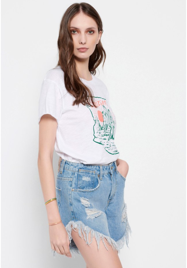 Γυναικείο τζιν σορτς με φθορές
