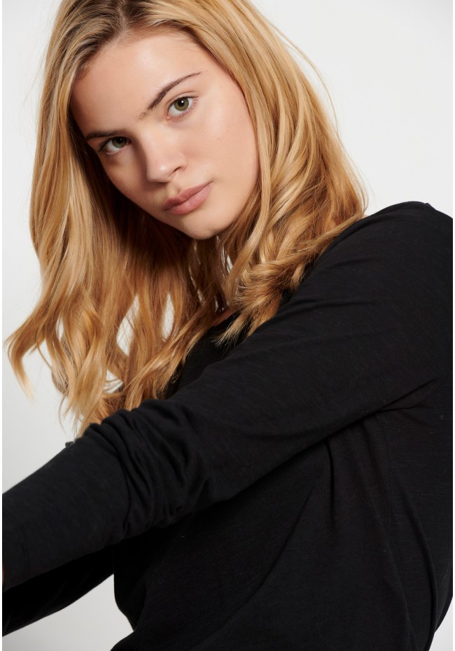 Crew neck long sleeve t-shirt
