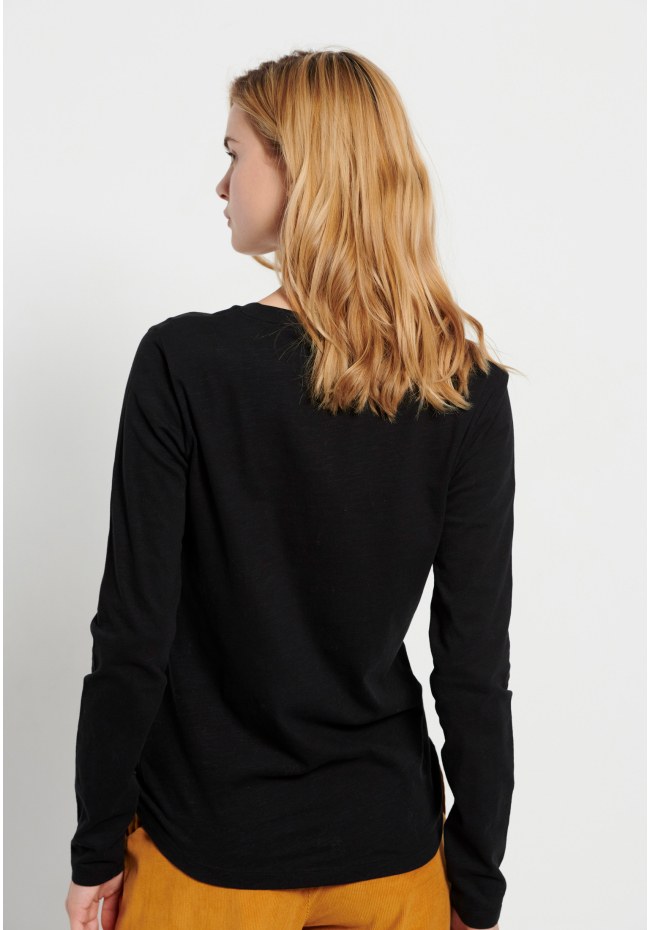 Crew neck long sleeve t-shirt