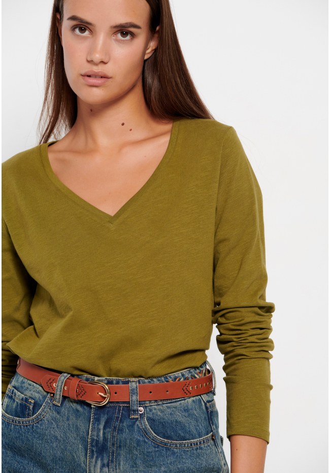V-neck longsleeve t-shirt