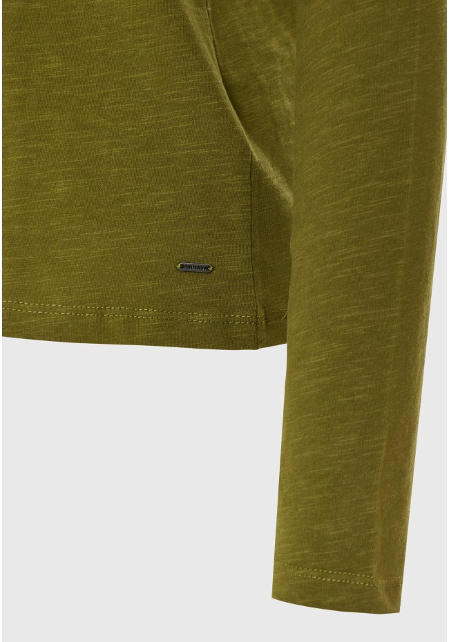 V-neck longsleeve t-shirt