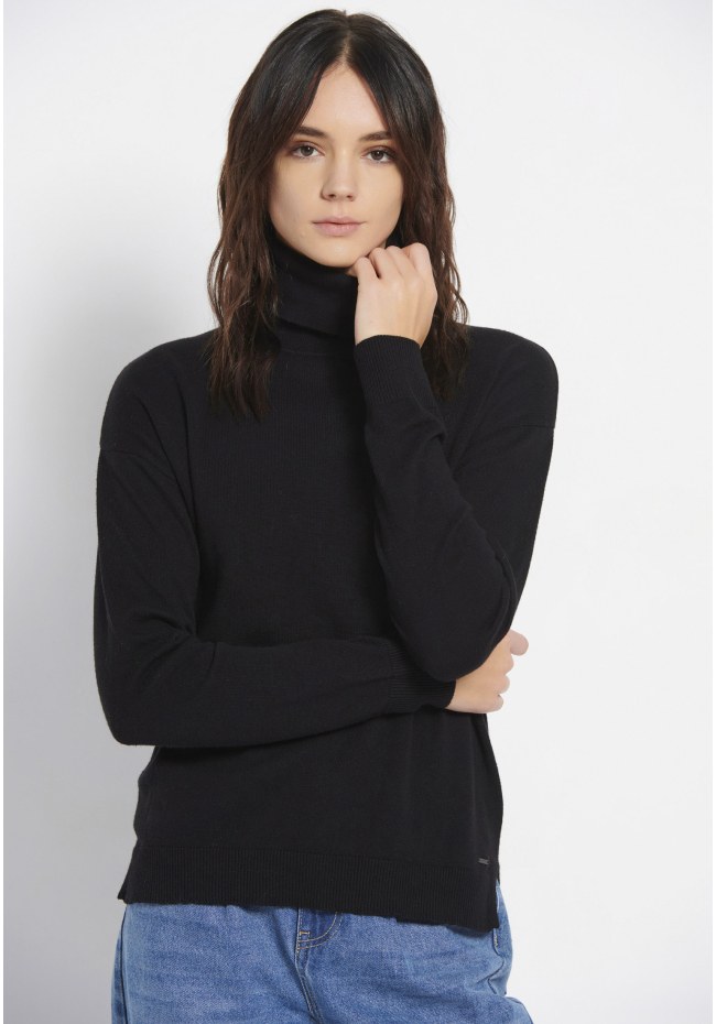 Essential turtle neck sweater