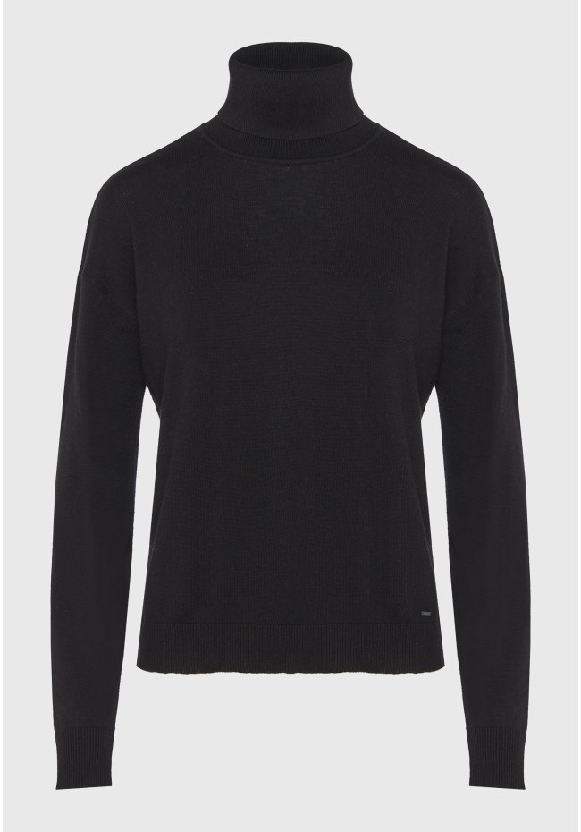 Essential turtle neck sweater