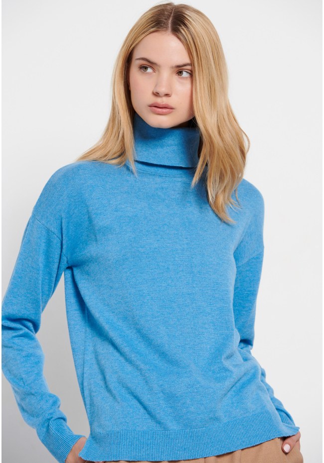 Essential turtle neck sweater