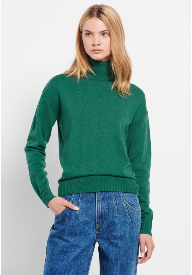 Essential turtle neck sweater