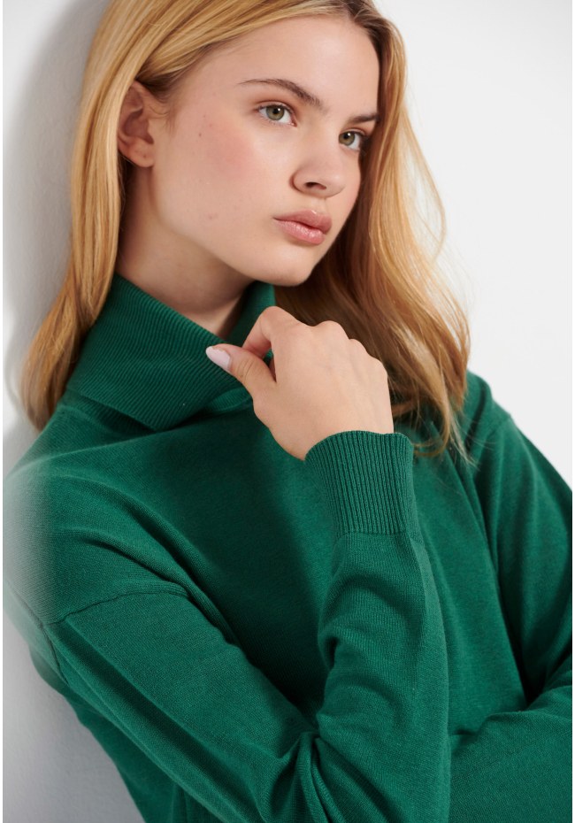 Essential turtle neck sweater
