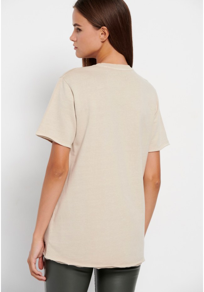 Garment dyed t-shirt with raw edges