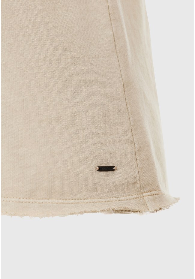 Garment dyed t-shirt with raw edges