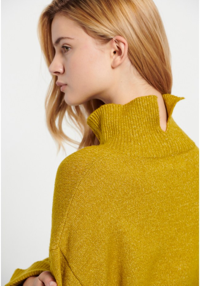 Midi knitted dress with side slits