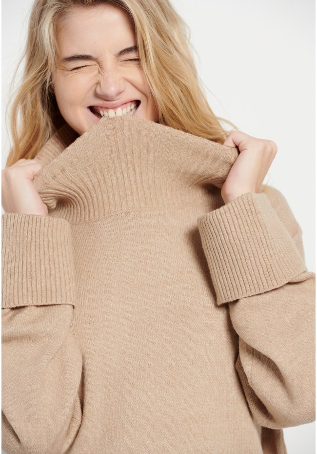 Midi knitted dress with side slits