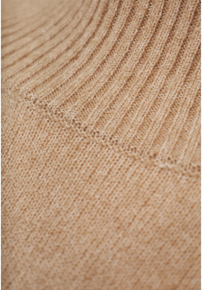 Midi knitted dress with side slits