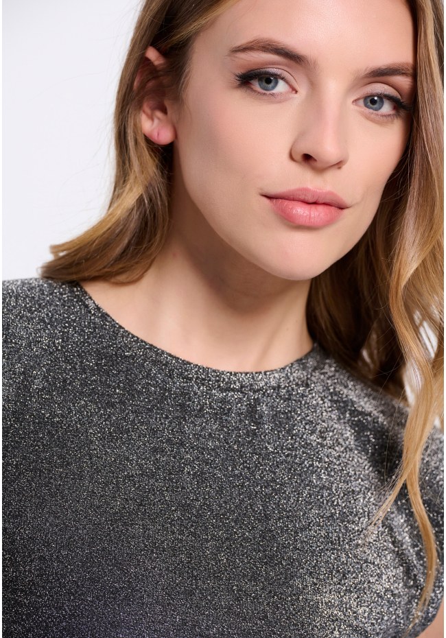 Cropped top with metallic thread and pads