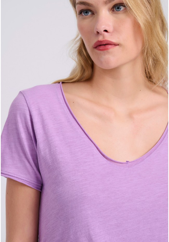 Women's V-neck plain t-shirt - The essentials