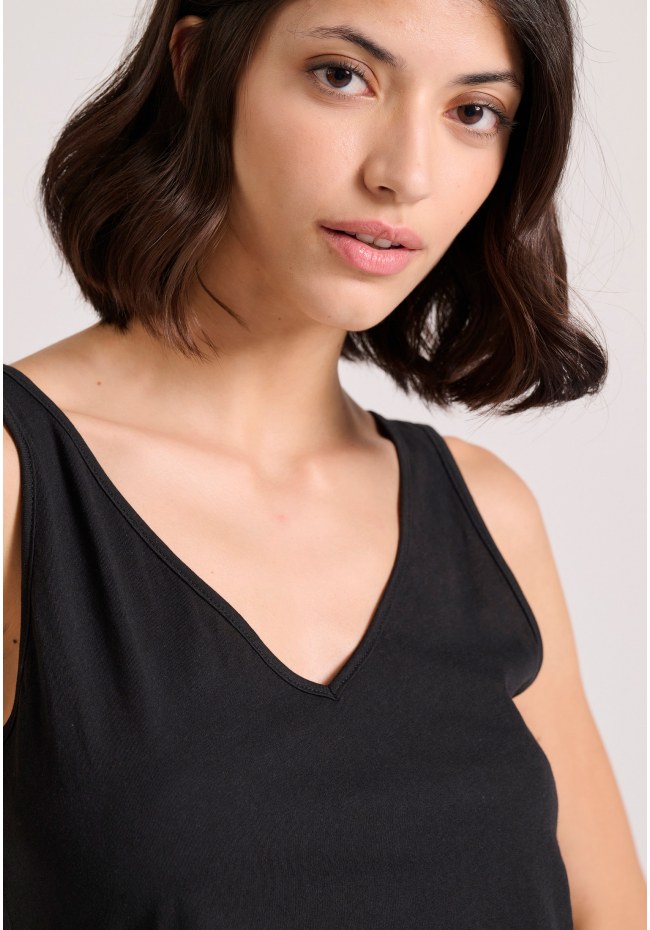 Women's tank top with raw cuts hem