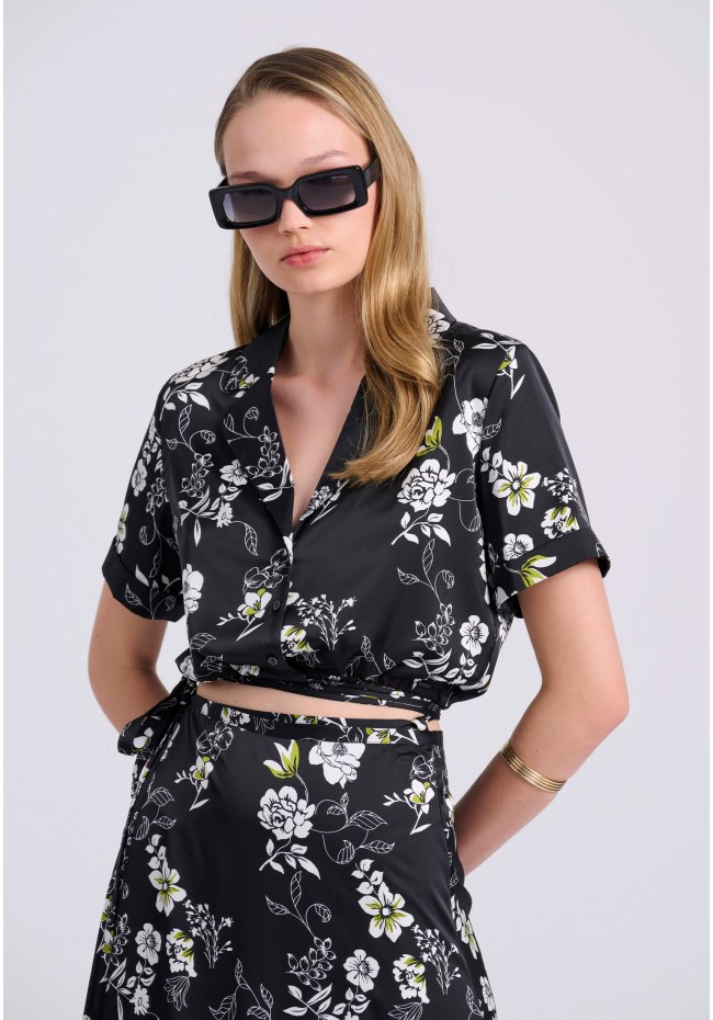 Εμπριμέ cropped cut out πουκάμισο με δέσιμο