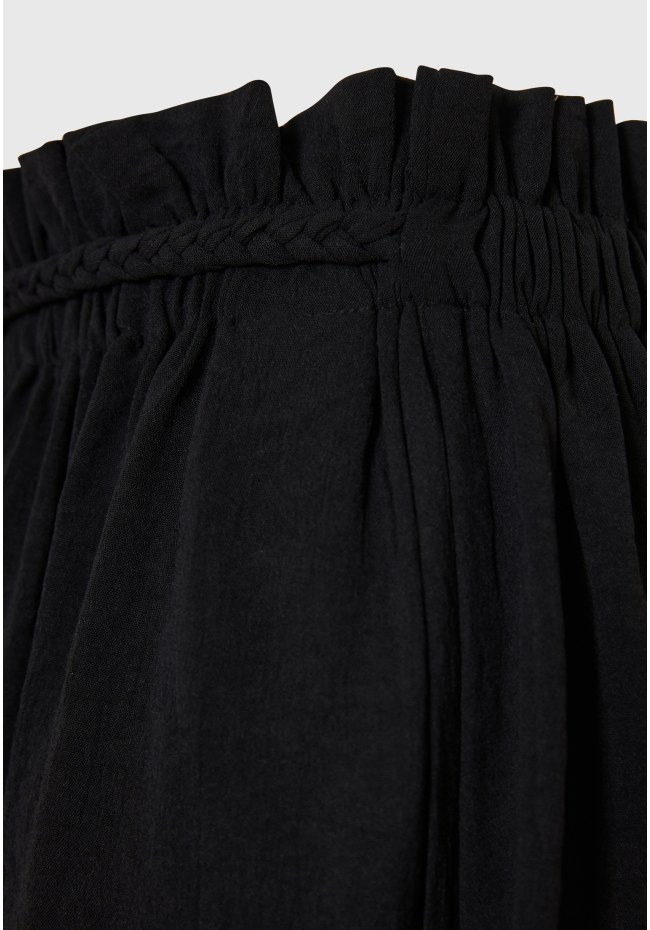 Loose fit σορτς με κορδόνι και βολάν στη μέση