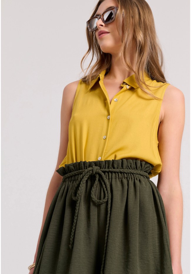 Loose fit σορτς με κορδόνι και βολάν στη μέση