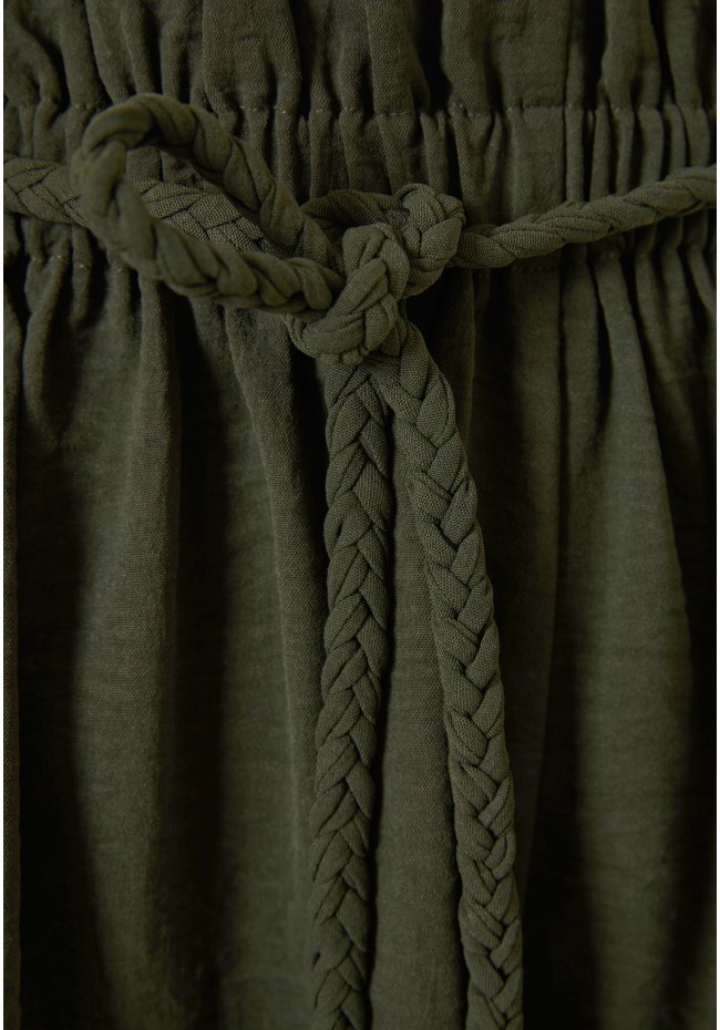 Loose fit σορτς με κορδόνι και βολάν στη μέση