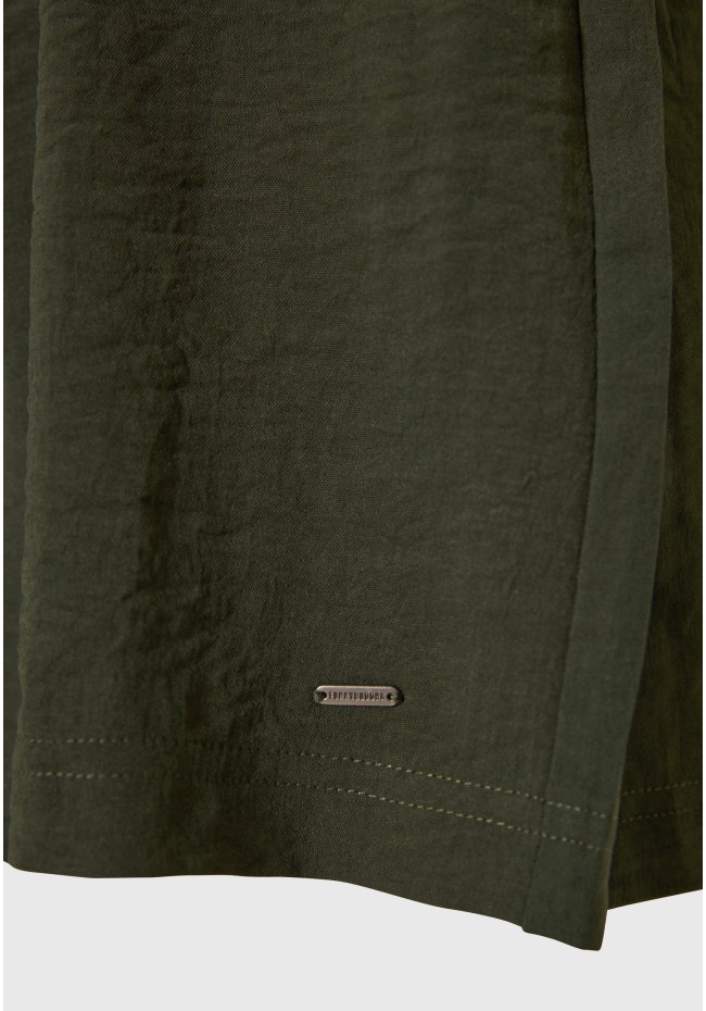 Loose fit σορτς με κορδόνι και βολάν στη μέση