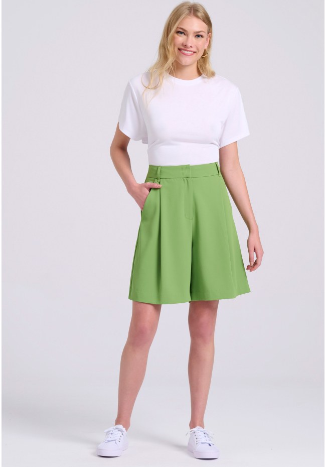 Loose fit σορτς με μονή πιέτα στη μέση