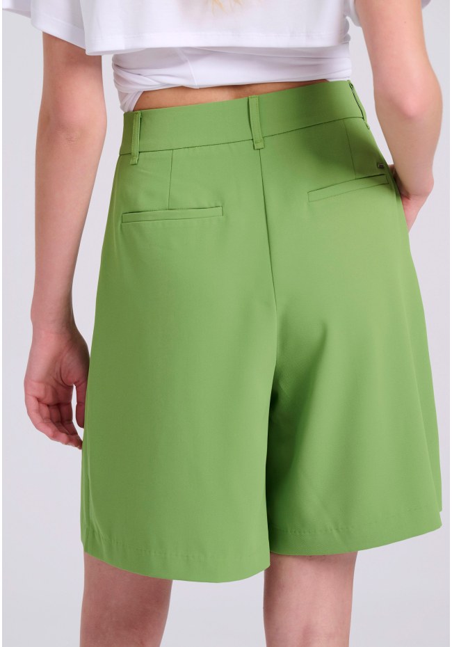 Loose fit σορτς με μονή πιέτα στη μέση