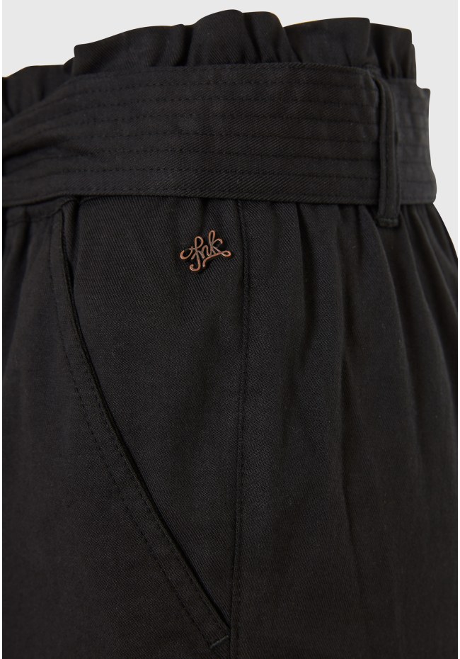 Lyocell blend σορτς με ζώνη