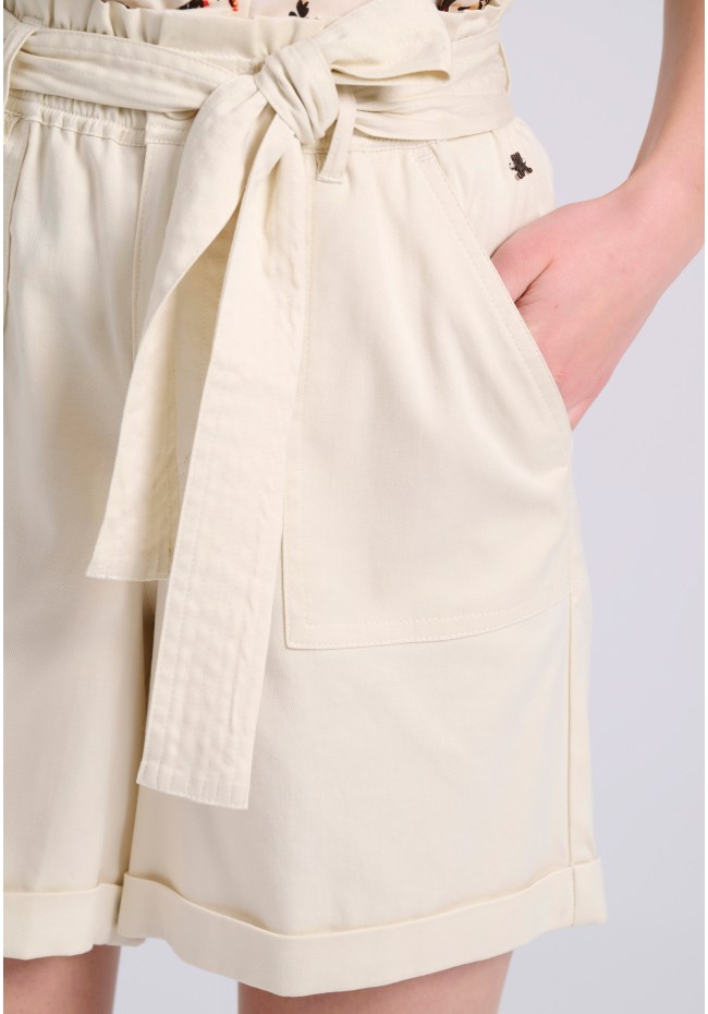 Lyocell blend σορτς με ζώνη