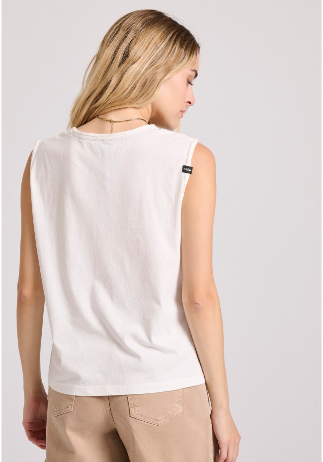 Women's t-shirt with bohemian print and raw cuts
