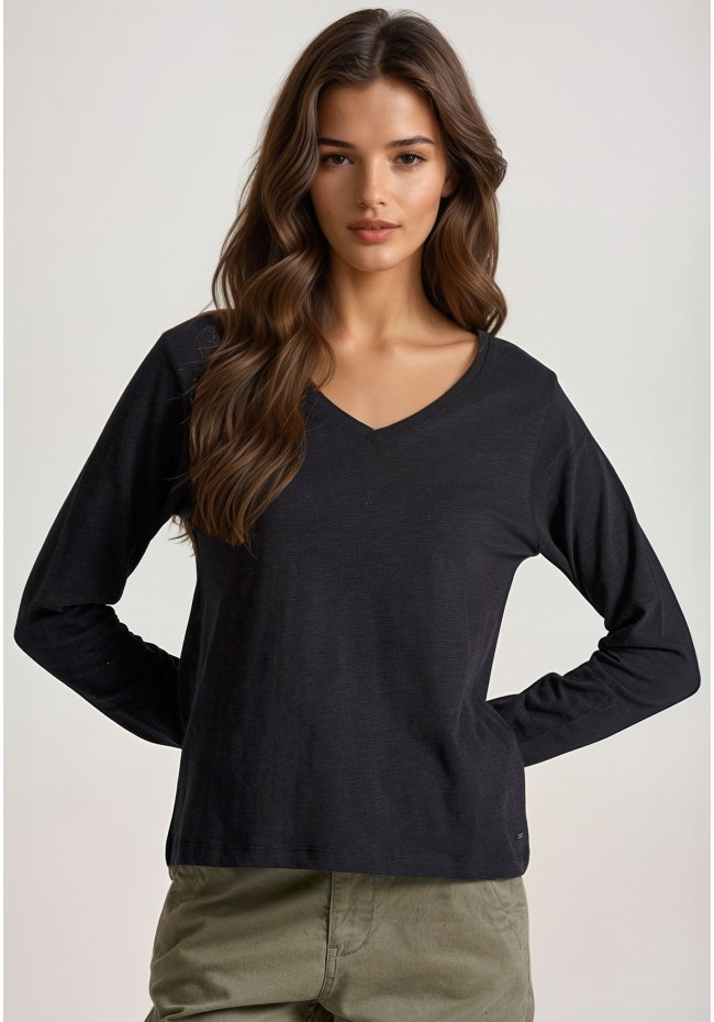 V-neck longsleeve t-shirt