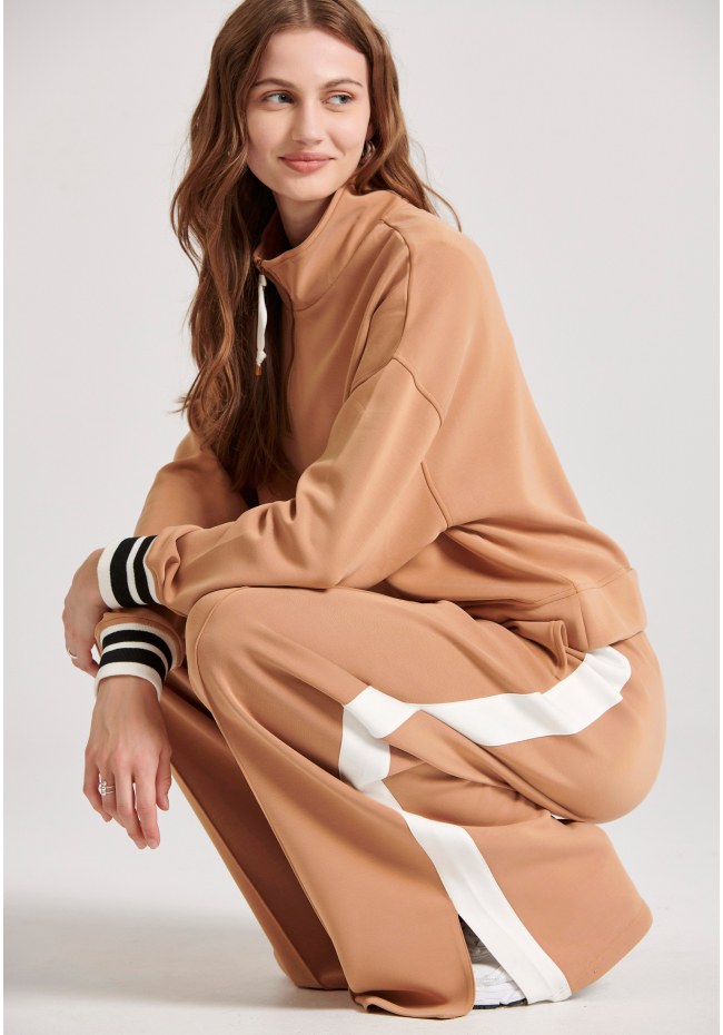 Wide leg fit παντελόνι φόρμας με ρίγα στο πλάι