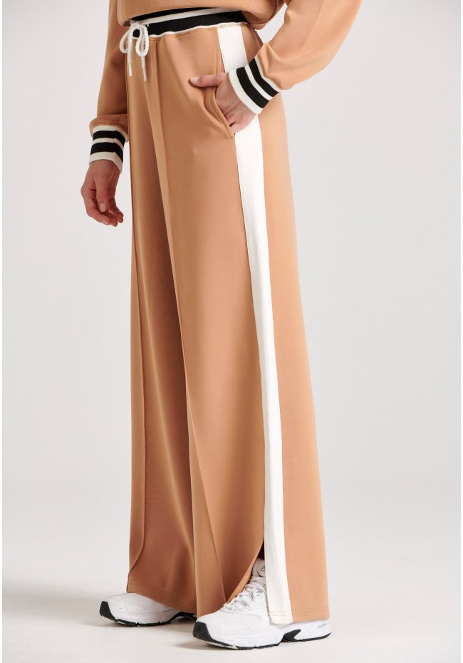 Wide leg fit παντελόνι φόρμας με ρίγα στο πλάι